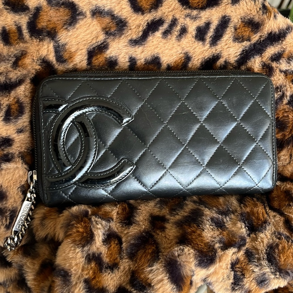 Beautiful Chanel Cambon zip around wallet in lamb leather magenta interior Spain